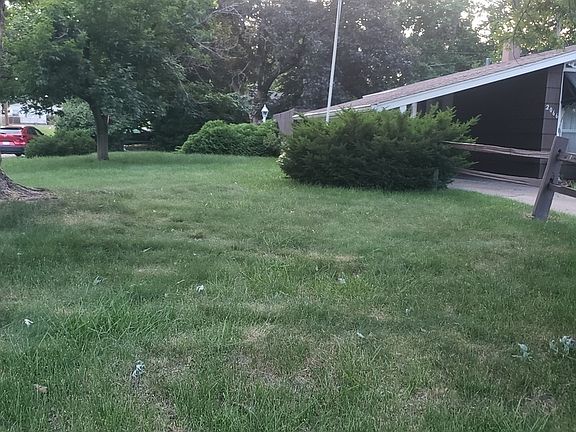 3rd image of 2066 38th St