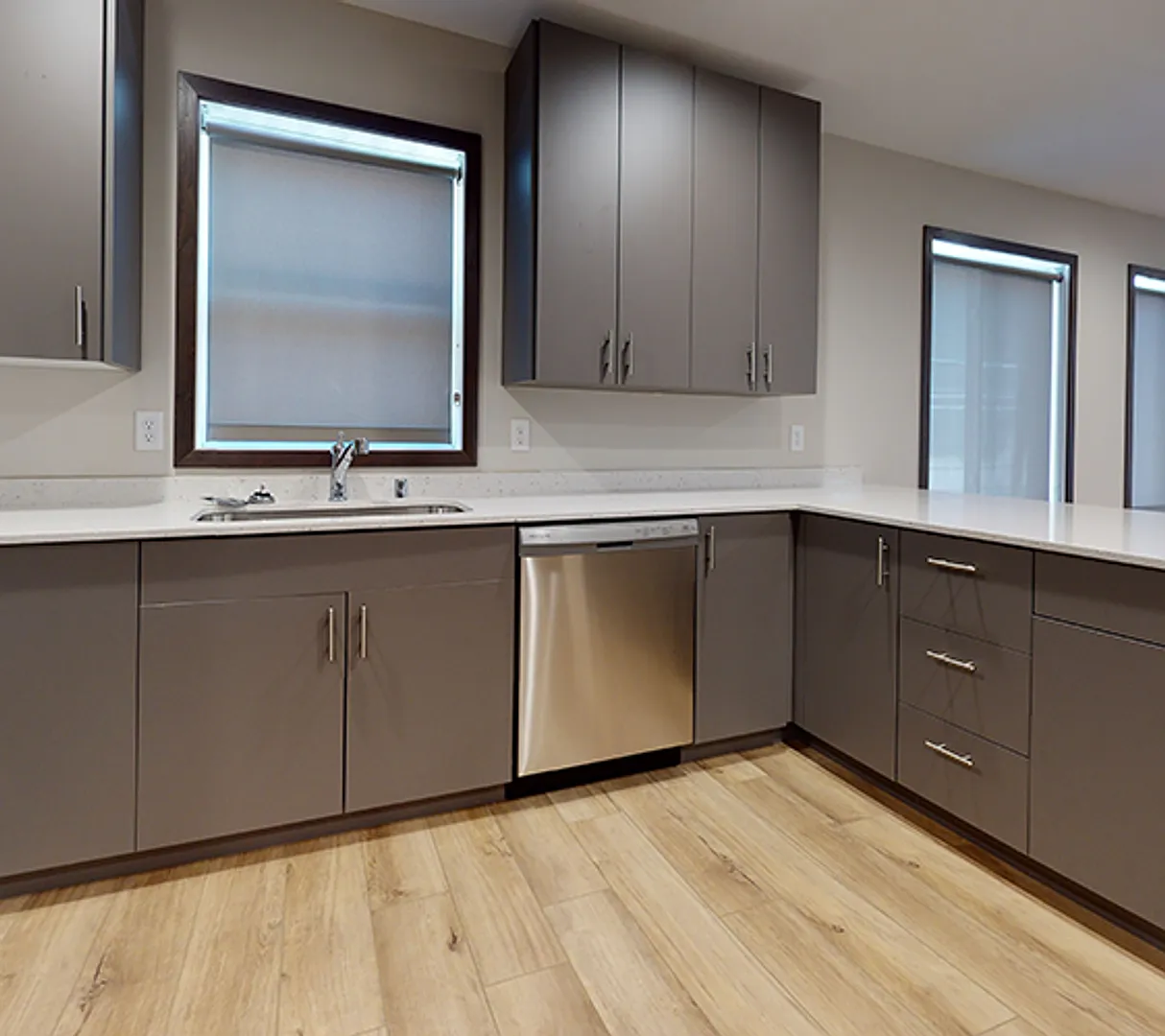 7 bed 3 bath house — Photo 3