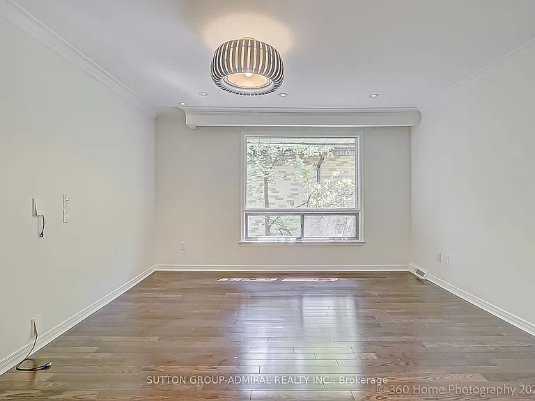 47 Waterloo Ave — Photo 25