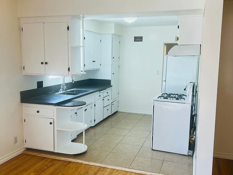 5404 Robinhood Ave — Photo 5