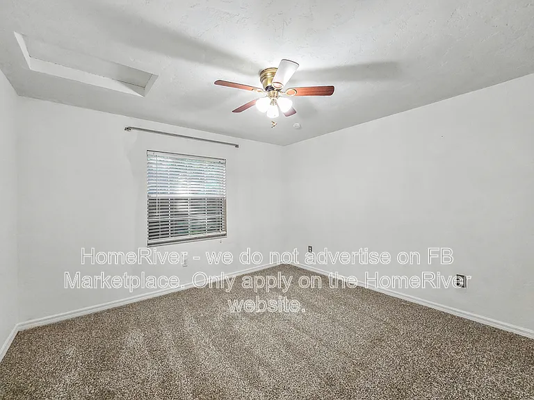 4325 NE 3rd Ct — Photo 13