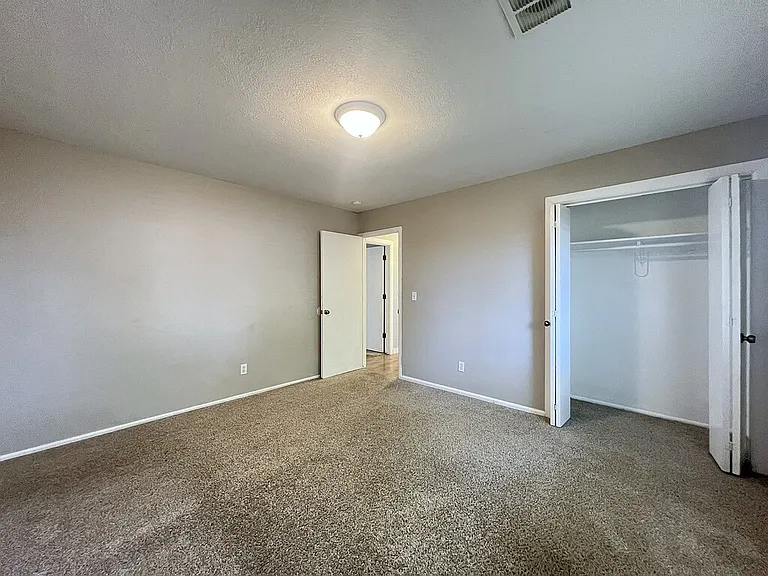 737 N Beachwood St — Photo 23