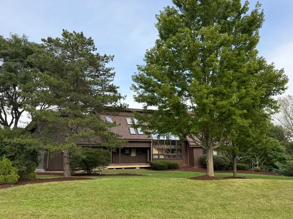 518 High Meadow Dr, Bull Valley, IL 60098