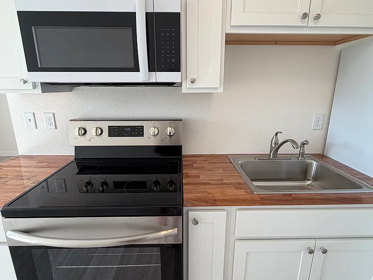 1145 Nebraska Ave — Photo 5