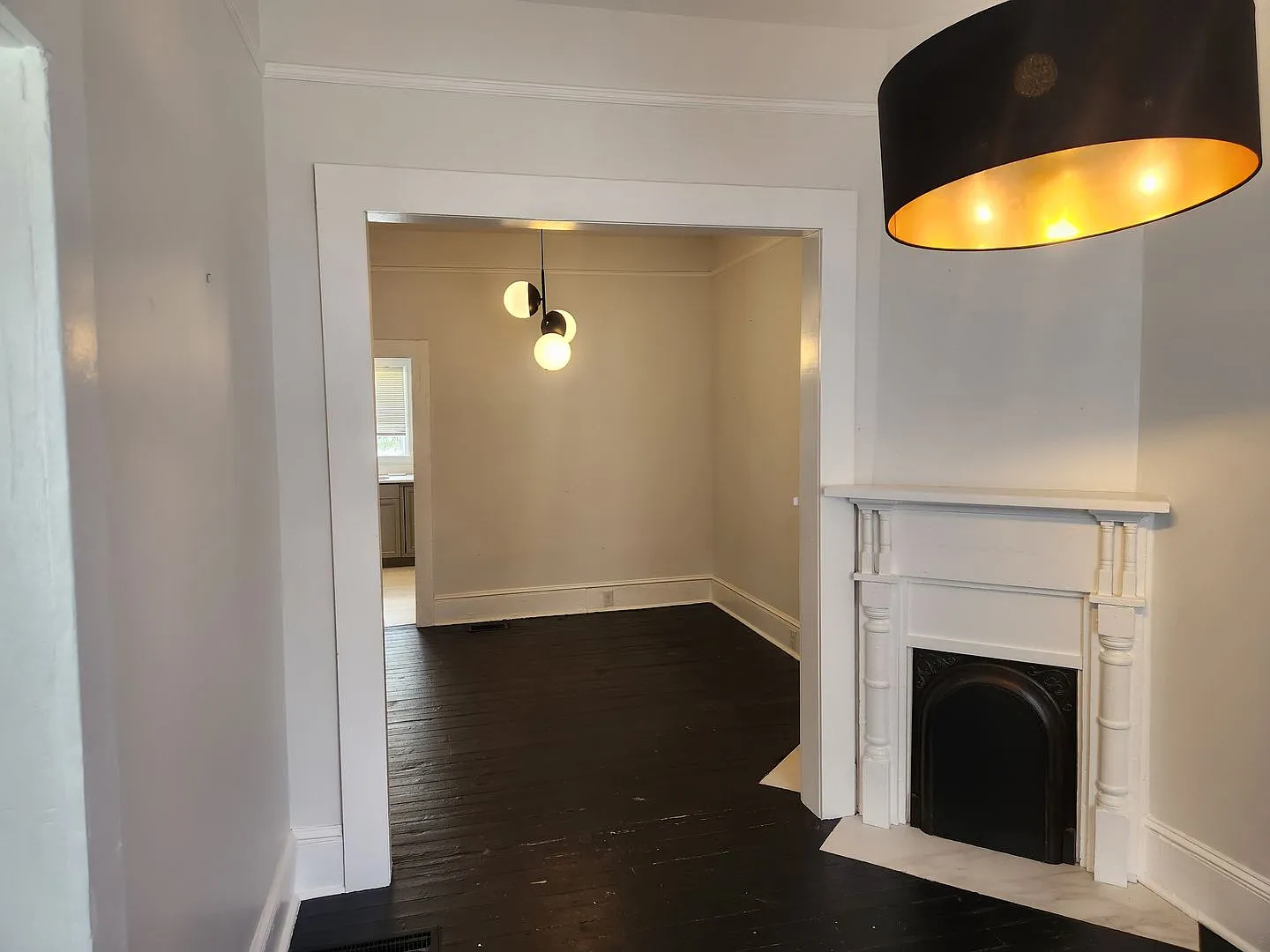 Charming Railroad-Style Townhouse Near Forsyth Park & Starland — Photo 4