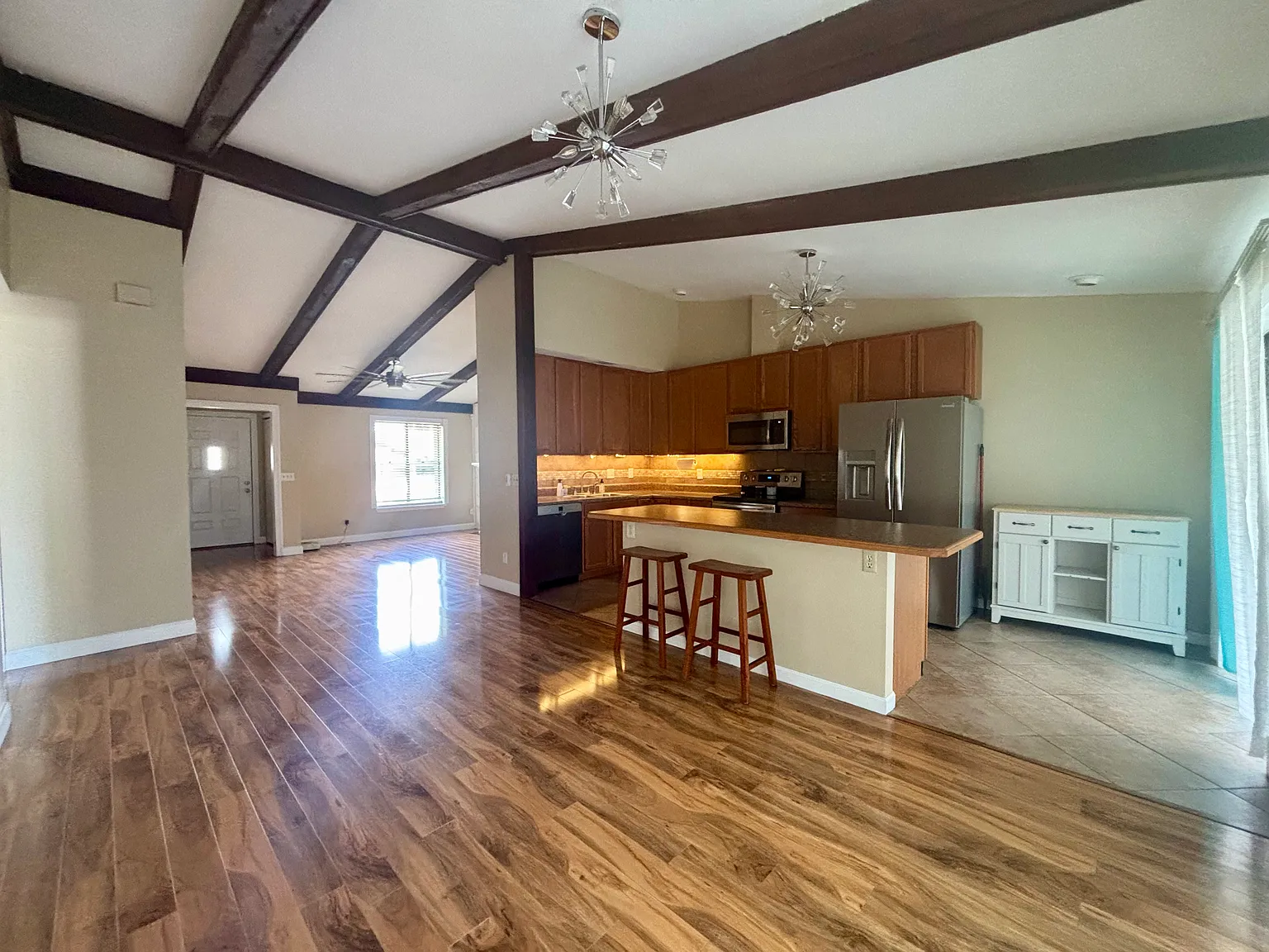 3 bed, 1345 sqft, $1,890 — Photo 2