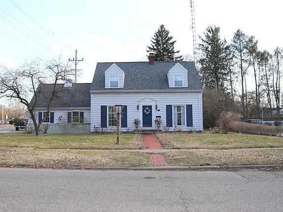 2nd image of 1652 Broadway St