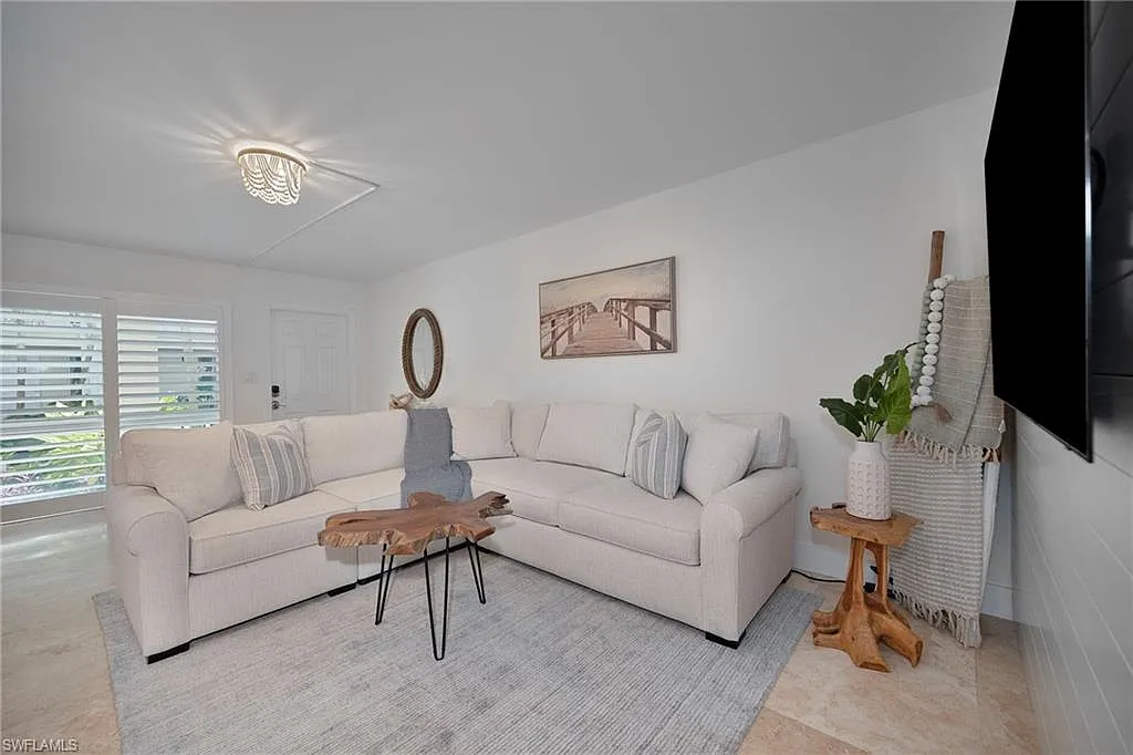 2 bed, 2.0 bath, 1060 sqft, $7,000 — Photo 1