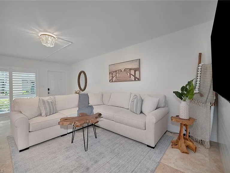 1950 Gulf Shore Blvd N #108 — Photo 1