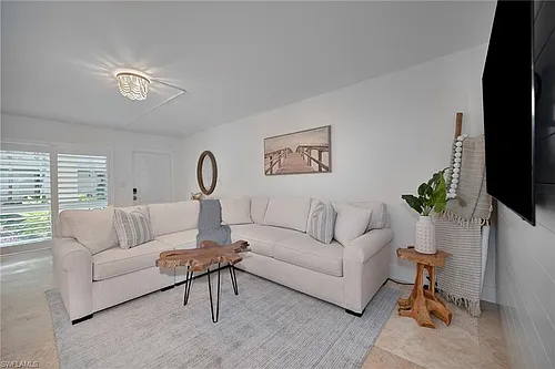 1950 Gulf Shore Blvd N #108 Photo 1