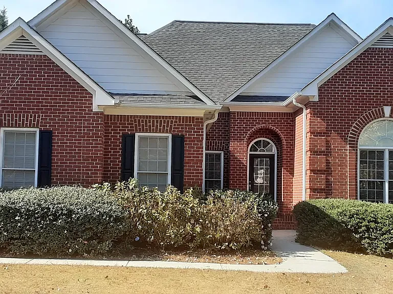 1070 Camden Park Dr — Photo 1