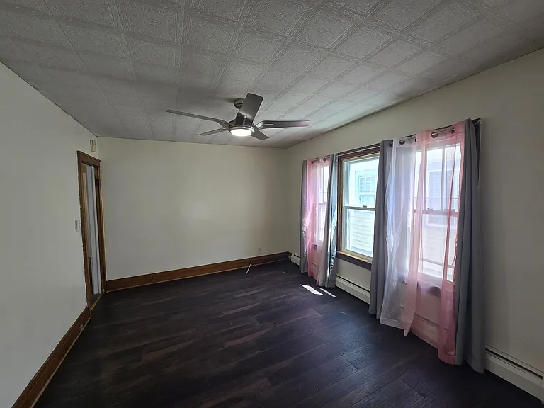 516 Winspear Ave #1 — Photo 8