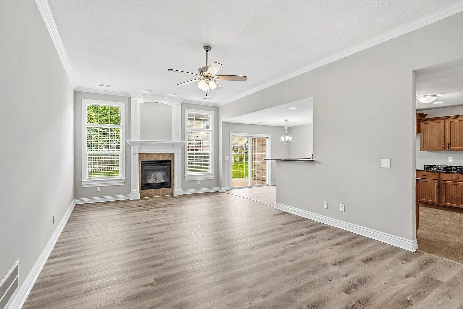 3 bed, 2.0 bath, 1900 sqft, $2,350 — Photo 3