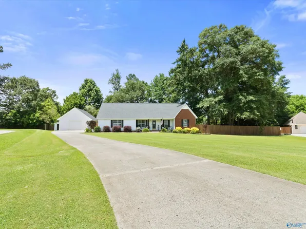 1406 Dan Ave, Albertville, AL 35950