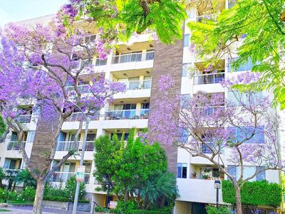 441 N Oakhurst Dr APT 404, Beverly Hills, CA, 90210