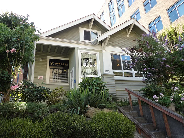 4307 11th Ave NE #6 — Photo 10