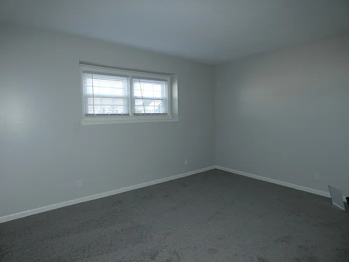 211 W 2nd St #3 — Photo 3