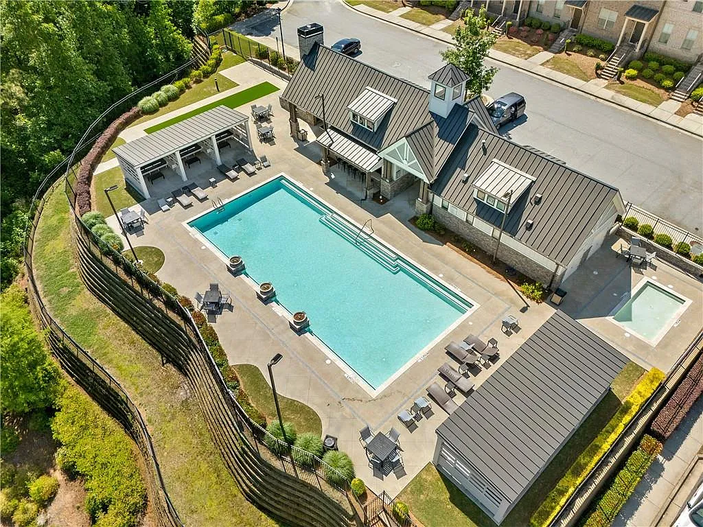 4 bed, 3.5 bath, 2589 sqft, $3,800 — Photo 2