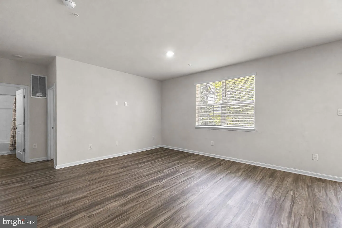 5 bed, 3.0 bath, 2941 sqft, $3,850 — Photo 4