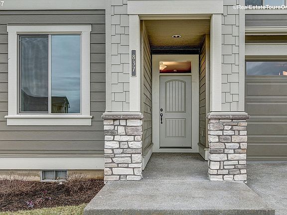 3rd image of 837 SE Bacarra St