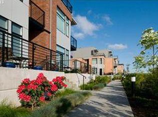 1670 NW Riverscape Ct, Portland, OR 97209