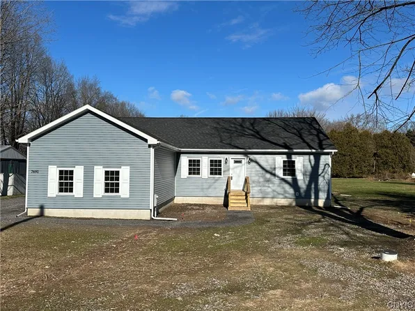 7691 Black Creek Rd, Chittenango, NY 13082