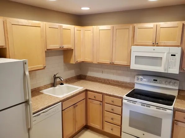 1700 Four Oaks Rd APT 353, Eagan, MN 55121