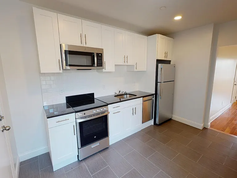123 Sutherland Rd #L — Photo 10