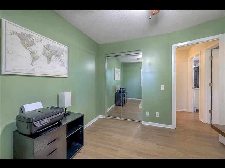 9110 Farley Ln — Photo 15