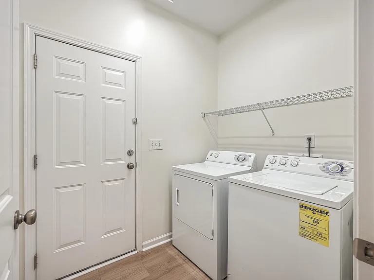 8518 Sentry Cir — Photo 28