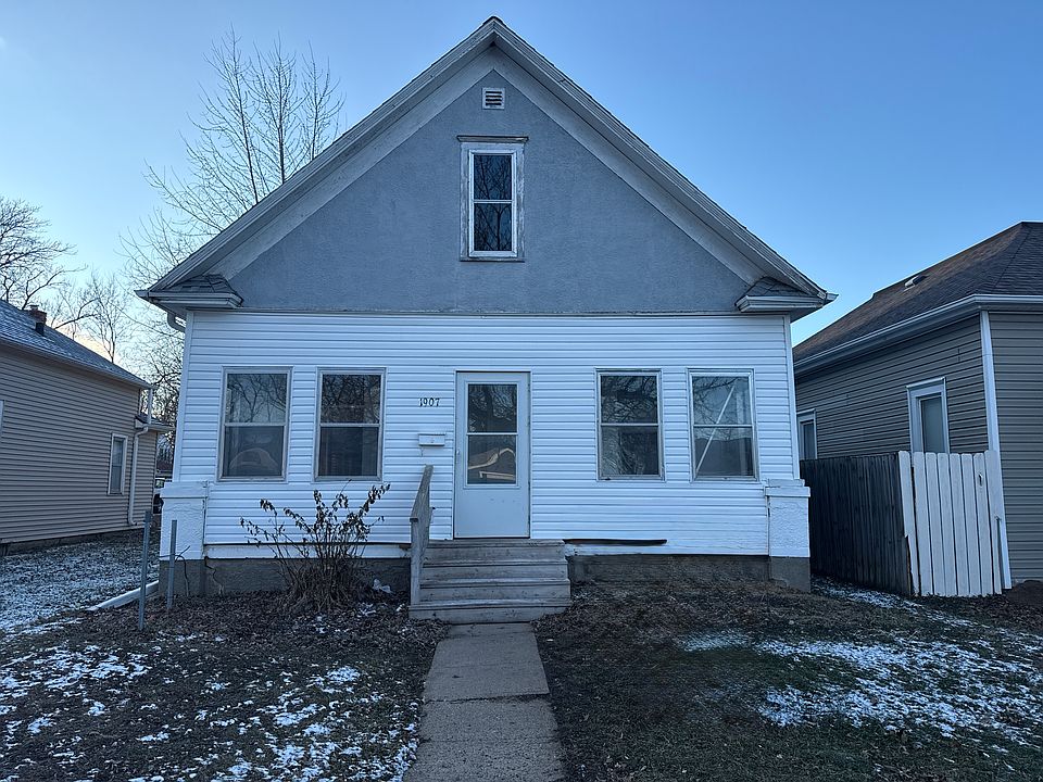 1st image of 1907 S Pomegranite St