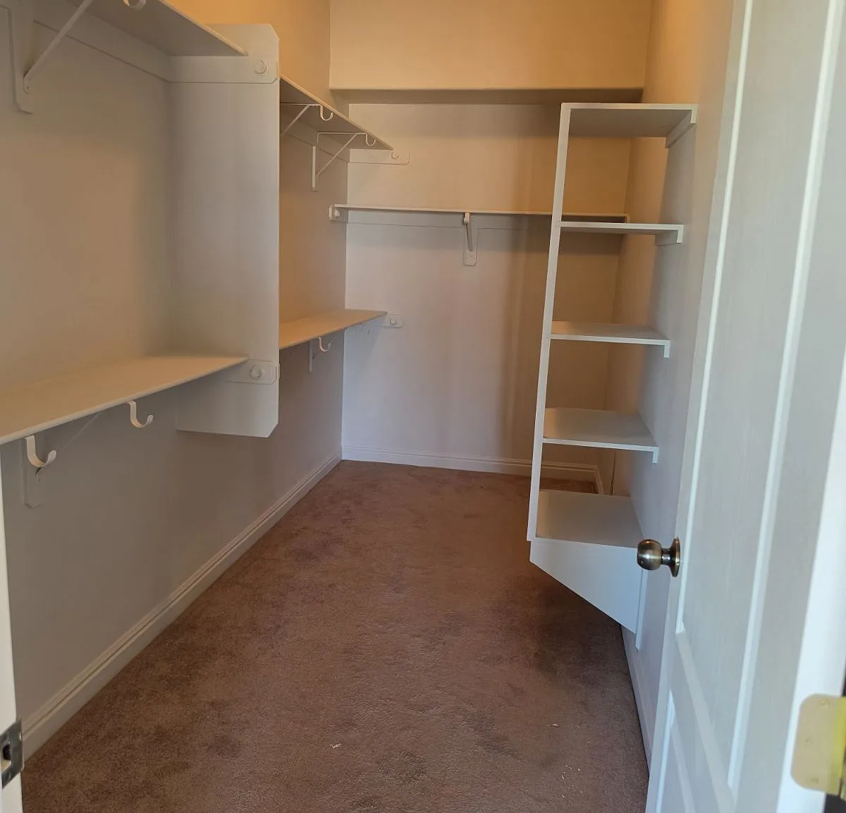 3 bed, 2413 sqft, $2,500 — Photo 3