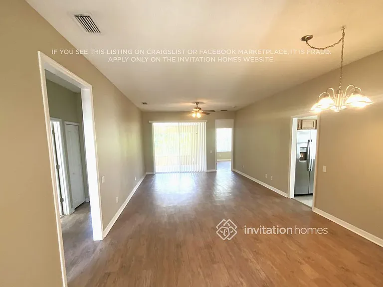 528 Wexford Dr — Photo 2
