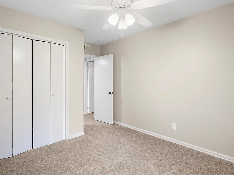 Winthrop Apartments — Photo 27