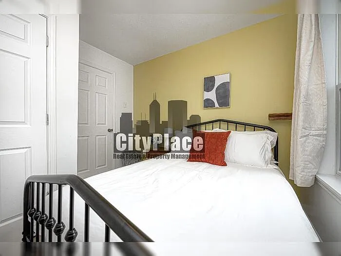 959 Lexington Ave — Photo 16