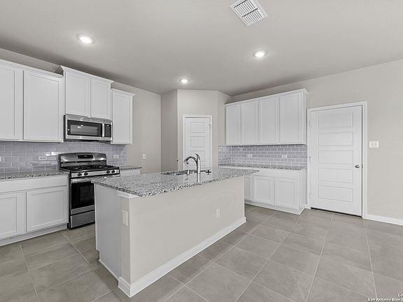3rd image of 6814 Lime Rock Bluff