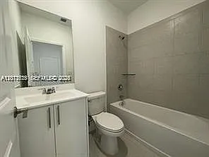 863 SE 26th Ter — Photo 16