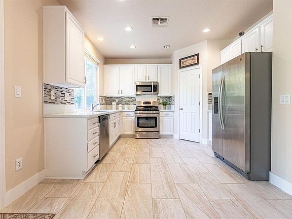 4th image of 2501 Maybrook Dr