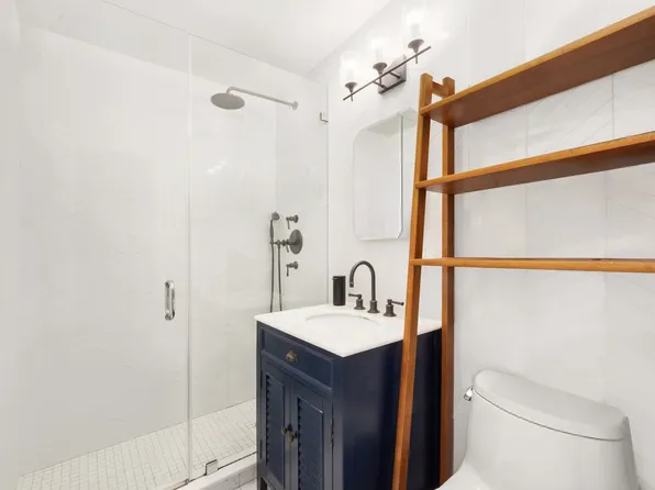 2 Charlton Street image 11 of 12