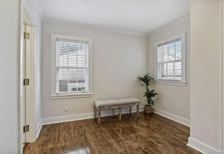Main level - bedroom