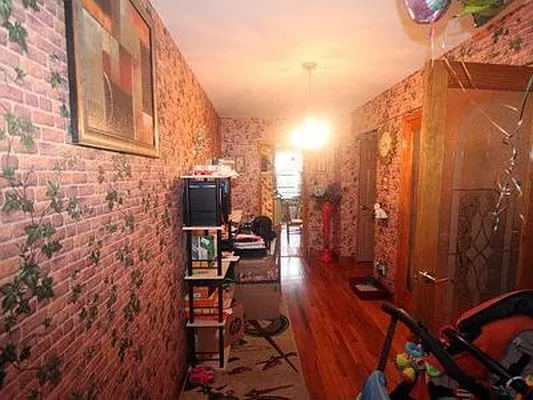 Sold by Superior Realty Service | media 66