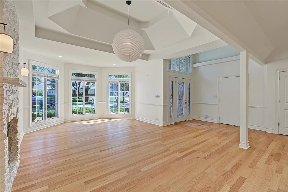 4 bed, 2877 sqft, $5,800 — Photo 4