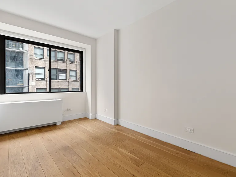 230 E 44th St #4H — Photo 5