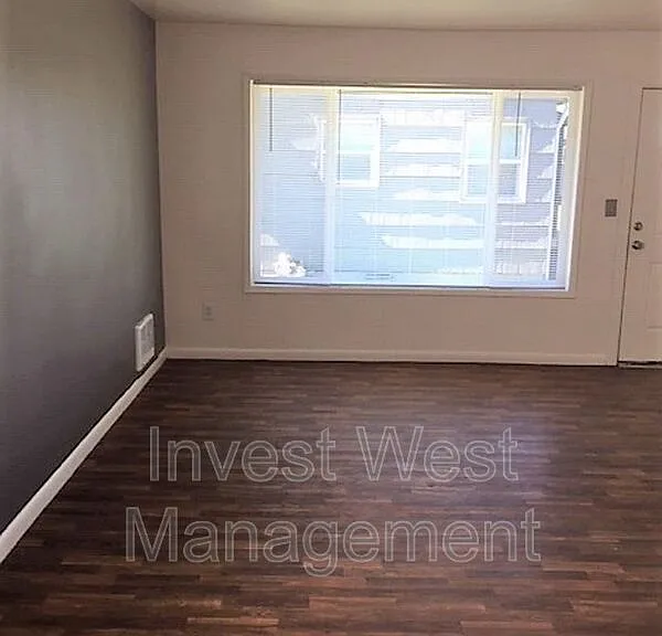 227 Cypress St — Photo 3