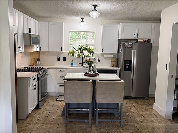 5th image of 2405 Dogwood Pl