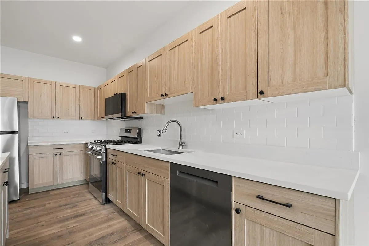 1 bed, 902 sqft, $2,400 — Photo 4