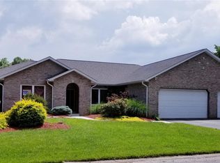 14 Powder Mill Rd, Belleville, IL 62223