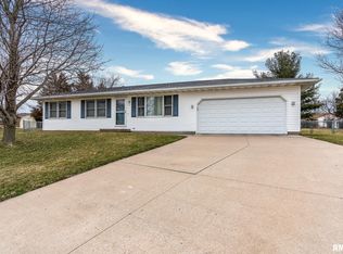 3531 Ridge Ct, Davenport, IA 52806