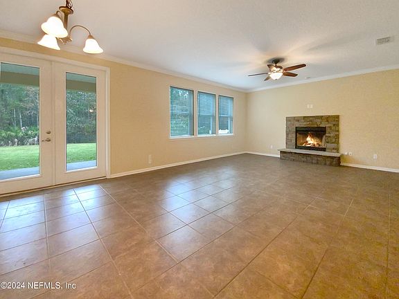 3rd image of 225 S TORWOOD Drive