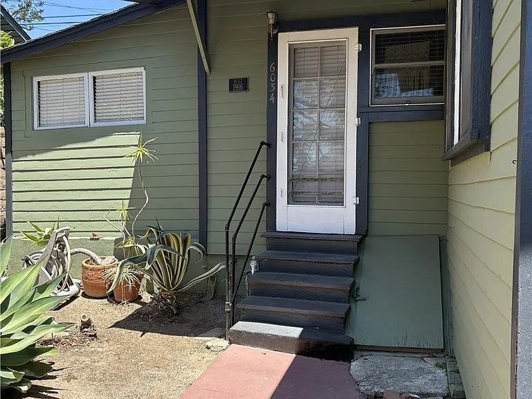 6034 Washington Ave — Photo 1